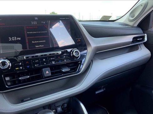 Used 2020 Toyota Highlander Limited FWD image 35
