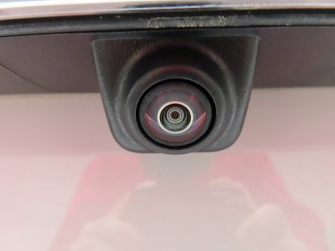 Used 2024 GMC Yukon XL SLT image 35