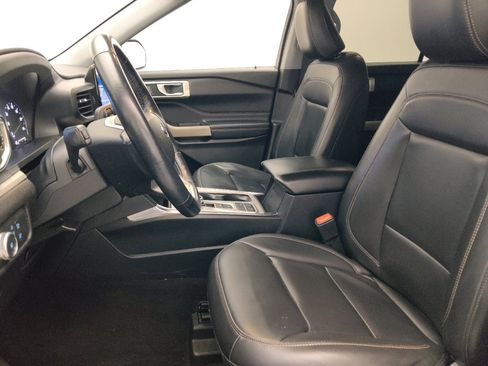 Used 2022 Ford Explorer XLT w/ Equipment Group 202A RWD image 17