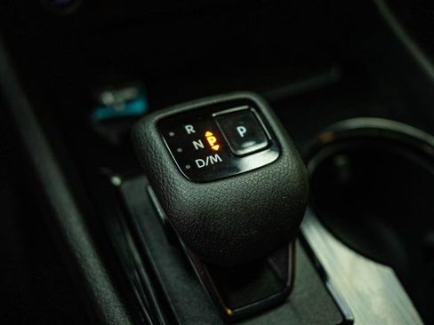 Used 2023 Nissan Rogue S AWD/4WD image 18