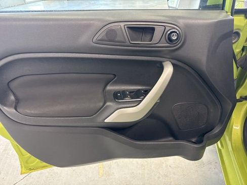 Used 2012 Ford Fiesta SE image 15