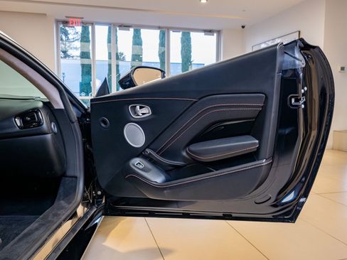 Used 2020 Aston Martin V8 Vantage Coupe image 21