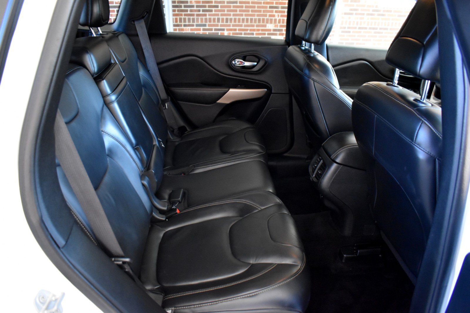 Used 2017 Jeep Cherokee Limited AWD/4WD image 37