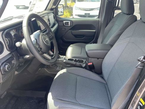 New 2025 Jeep Gladiator Sport image 24