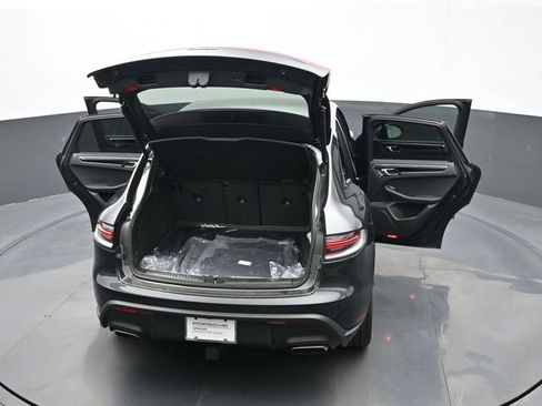 Certified 2025 Porsche Macan AWD/4WD image 27