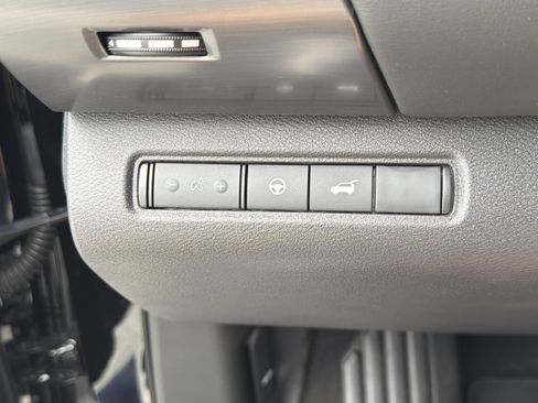 Used 2024 Nissan Pathfinder SL w/ SL Premium Package FWD image 17