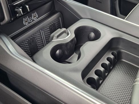 New 2026 RAM 2500 Laramie AWD/4WD image 17