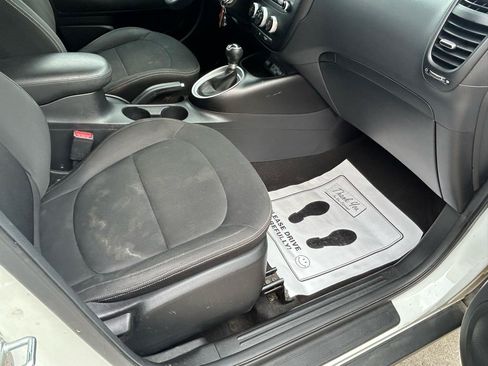 Used 2014 Kia Soul FWD image 10