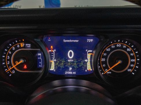 Used 2024 Jeep Gladiator Sport AWD/4WD image 14