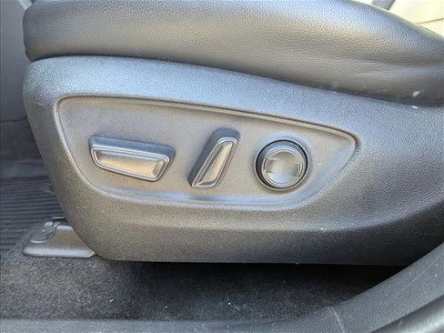 Used 2023 Toyota Highlander XLE image 10