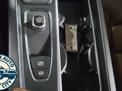 Used 2018 Volvo XC60 T5 Momentum w/ Vision Package AWD/4WD image 19
