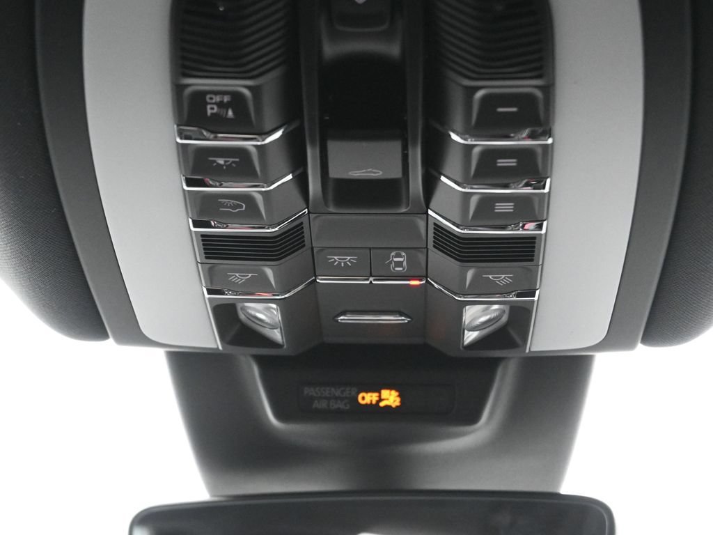 Certified 2026 Porsche Macan AWD/4WD image 25