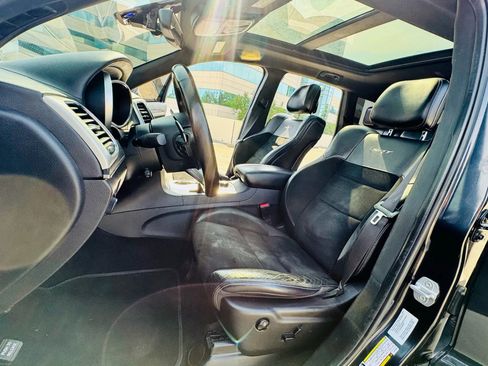 Used 2014 Jeep Grand Cherokee SRT image 37