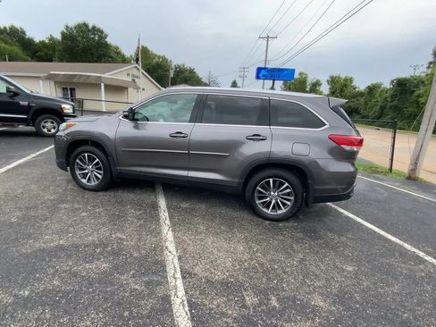 Used 2019 Toyota Highlander XLE AWD/4WD image 6