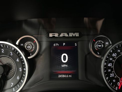 Used 2024 RAM 2500 Tradesman w/ Chrome Appearance Group image 15