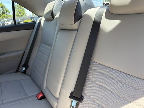 Used 2017 Toyota Camry SE w/ Moonroof Package FWD image 33