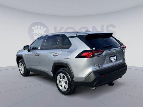 Used 2022 Toyota RAV4 LE image 4