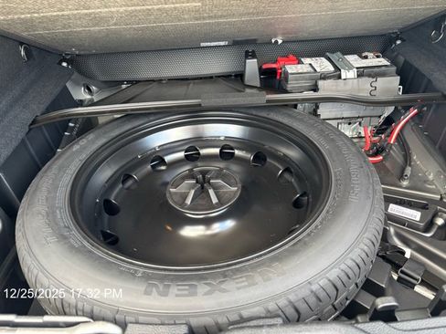 Used 2024 Mercedes-Benz GLC 300 4MATIC image 15