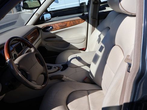 Used 2001 Jaguar XJ image 19
