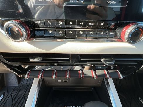 New 2025 GMC Canyon AT4 w/ AT4X Package image 11