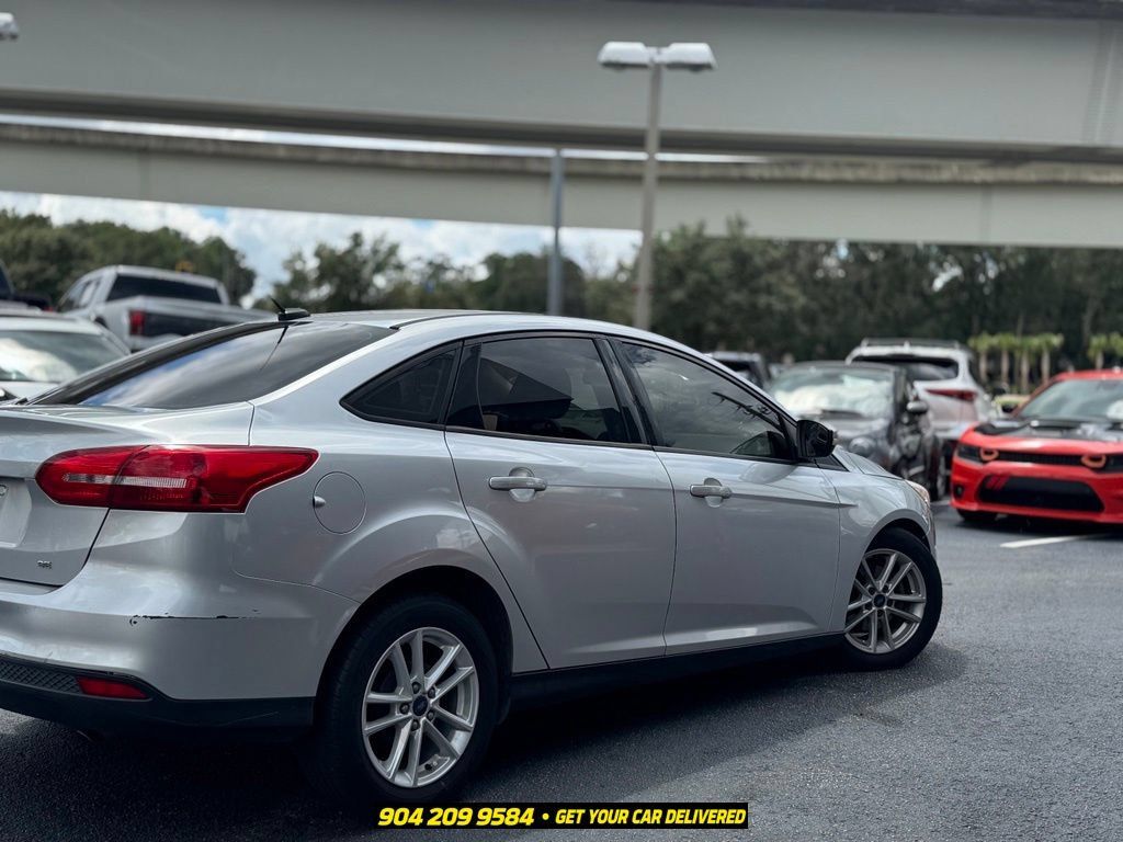Used 2017 Ford Focus SE FWD image 4