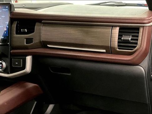 Used 2022 Ford Expedition Max Limited image 17