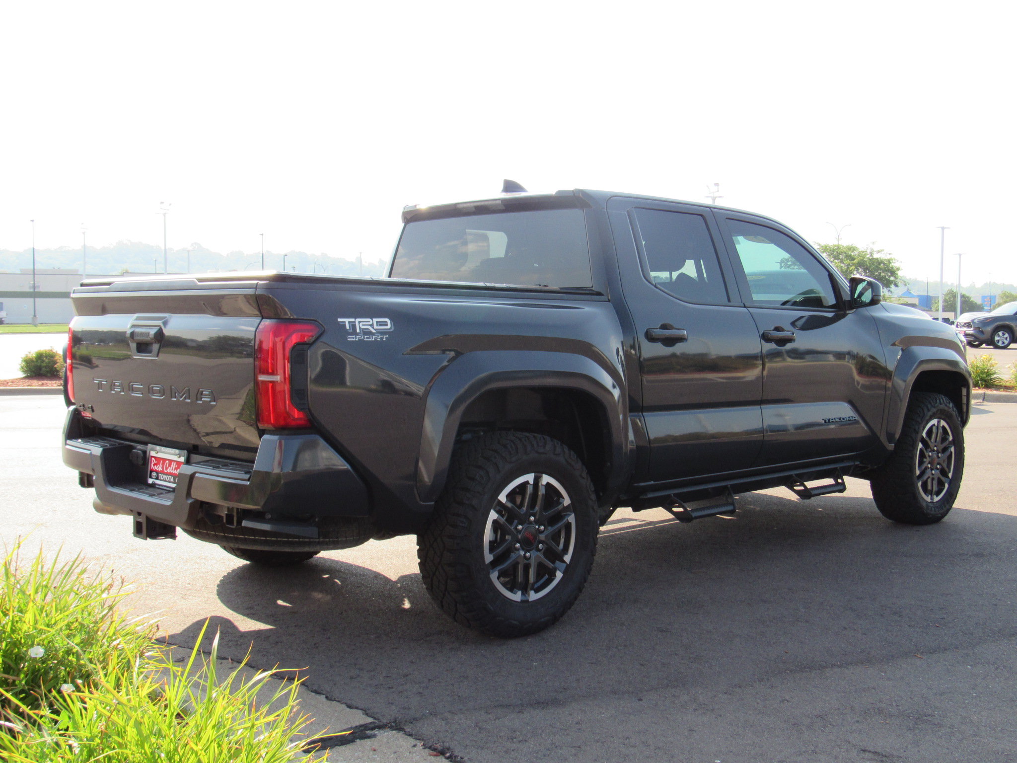 Used 2025 Toyota Tacoma TRD Sport w/ Blackout Package (GST) AWD/4WD image 6