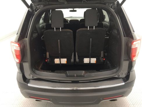 Used 2018 Ford Explorer XLT w/ Equipment Group 201A FWD image 29