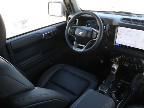 New 2025 Ford Bronco Badlands image 11