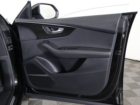 Used 2024 Audi Q8 Premium Plus image 26