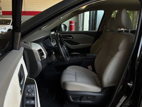 Used 2025 Nissan Rogue SV FWD image 10