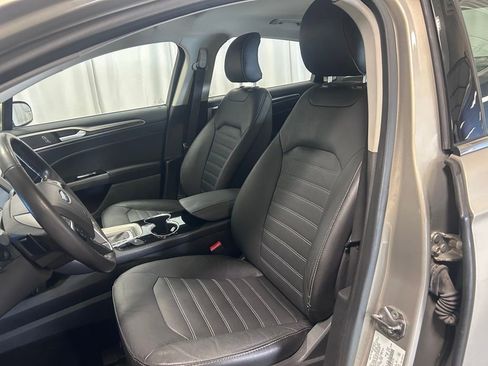 Used 2016 Ford Fusion SE w/ Equipment Group 202A FWD image 8