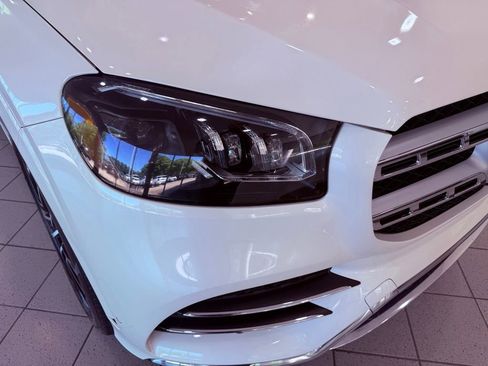 Used 2021 Mercedes-Benz GLS 580 4MATIC image 16