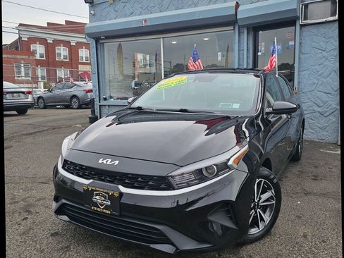Used 2023 Kia Forte LXS image 4