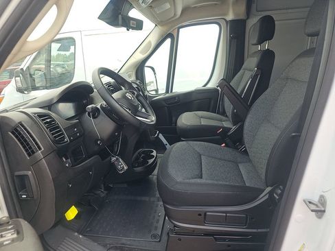 Used 2025 RAM ProMaster 2500 w/ Premium Convenience Group image 4
