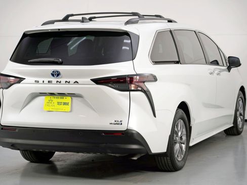 Used 2023 Toyota Sienna XLE w/ XLE Plus Package image 49