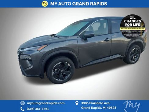 Used 2025 Nissan Rogue SV AWD/4WD image 3
