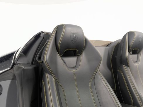 Used 2016 Lamborghini Huracan LP 610-4 AWD/4WD image 38