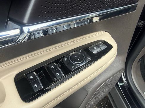 Used 2023 Lincoln Corsair AWD w/ Equipment Group 101A image 20