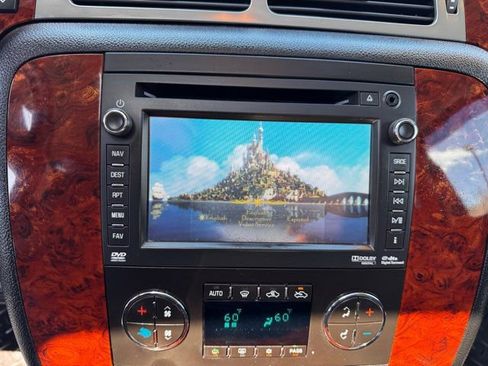 Used 2013 Chevrolet Avalanche LTZ AWD/4WD image 18
