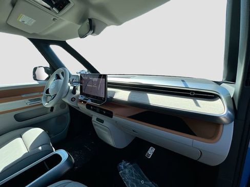New 2025 Volkswagen ID. Buzz Pro S Plus image 31