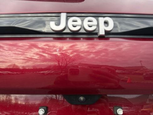 New 2025 Jeep Grand Cherokee Laredo X w/ Luxury Tech Group I image 17