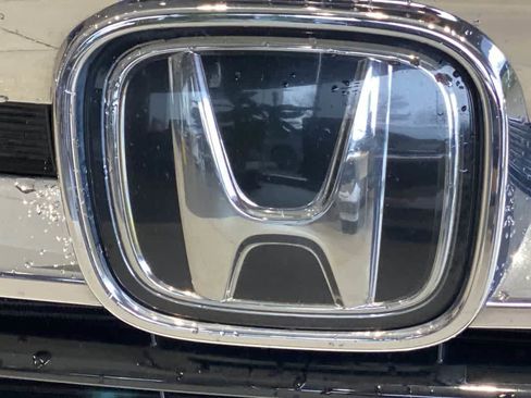 Used 2019 Honda Pilot Touring image 10
