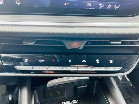 Used 2025 Buick Envision Preferred image 26