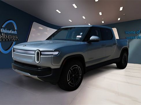 Used 2025 Rivian R1T Adventure image 8