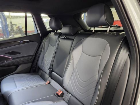 New 2026 Volkswagen Tiguan SE R-Line AWD/4WD image 11