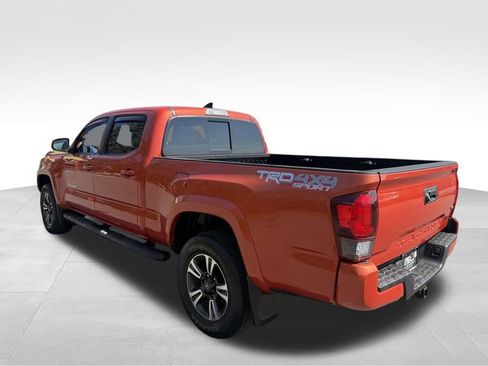 Used 2018 Toyota Tacoma TRD Sport AWD/4WD image 4