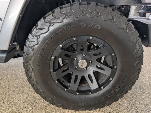 Used 2013 Jeep Wrangler Unlimited Sahara w/ Connectivity Group AWD/4WD image 20