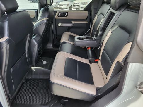 Used 2023 Ford Bronco Wildtrak image 11