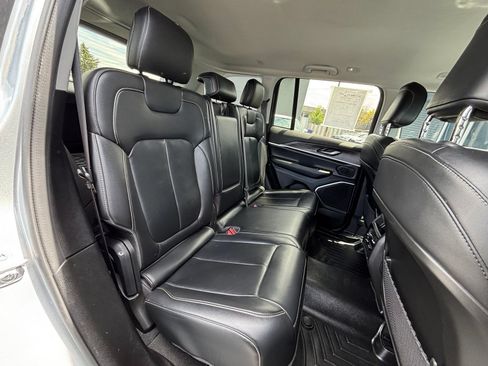 Used 2022 Jeep Grand Cherokee Limited AWD/4WD image 23